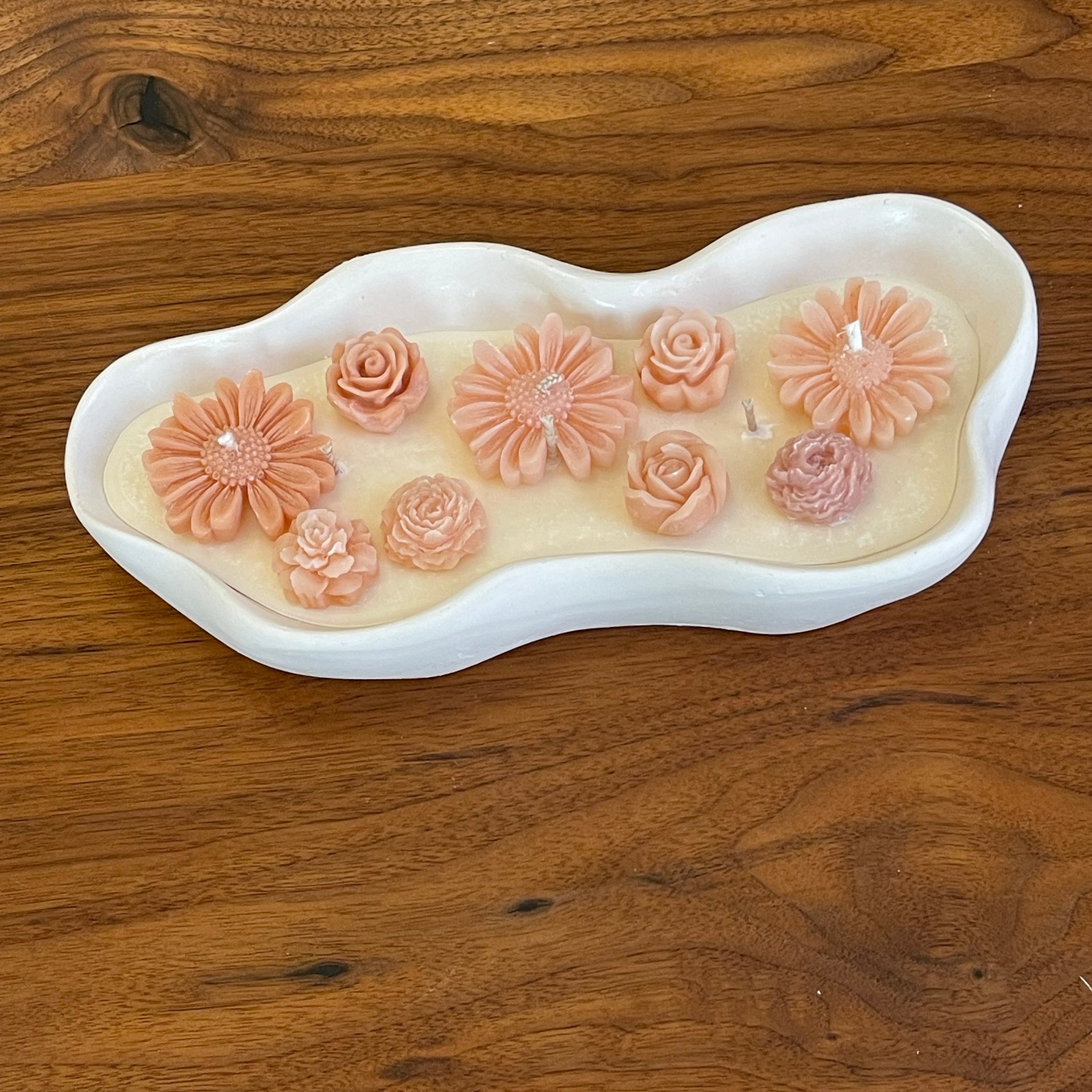 Blomljus i vågig skål